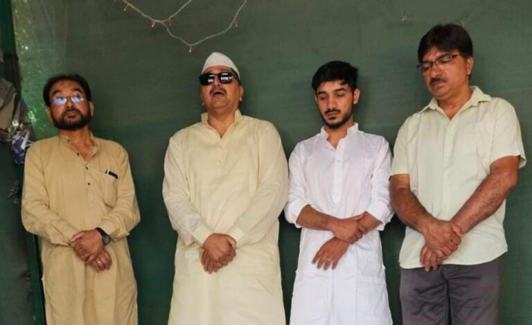शहादत के 152 साल बाद भी याद किए गए क्रांतिवीर सआदत खान, रेसीडेंसी कोठी पर वंशजों ने दी श्रद्धांजलि